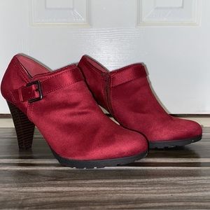 White Mountain Sonya Stacked Heel Ankle Bootie